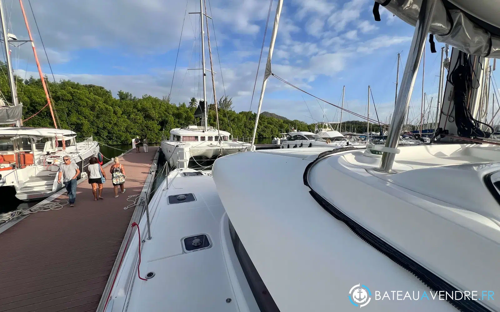 slider 3 Lagoon 42