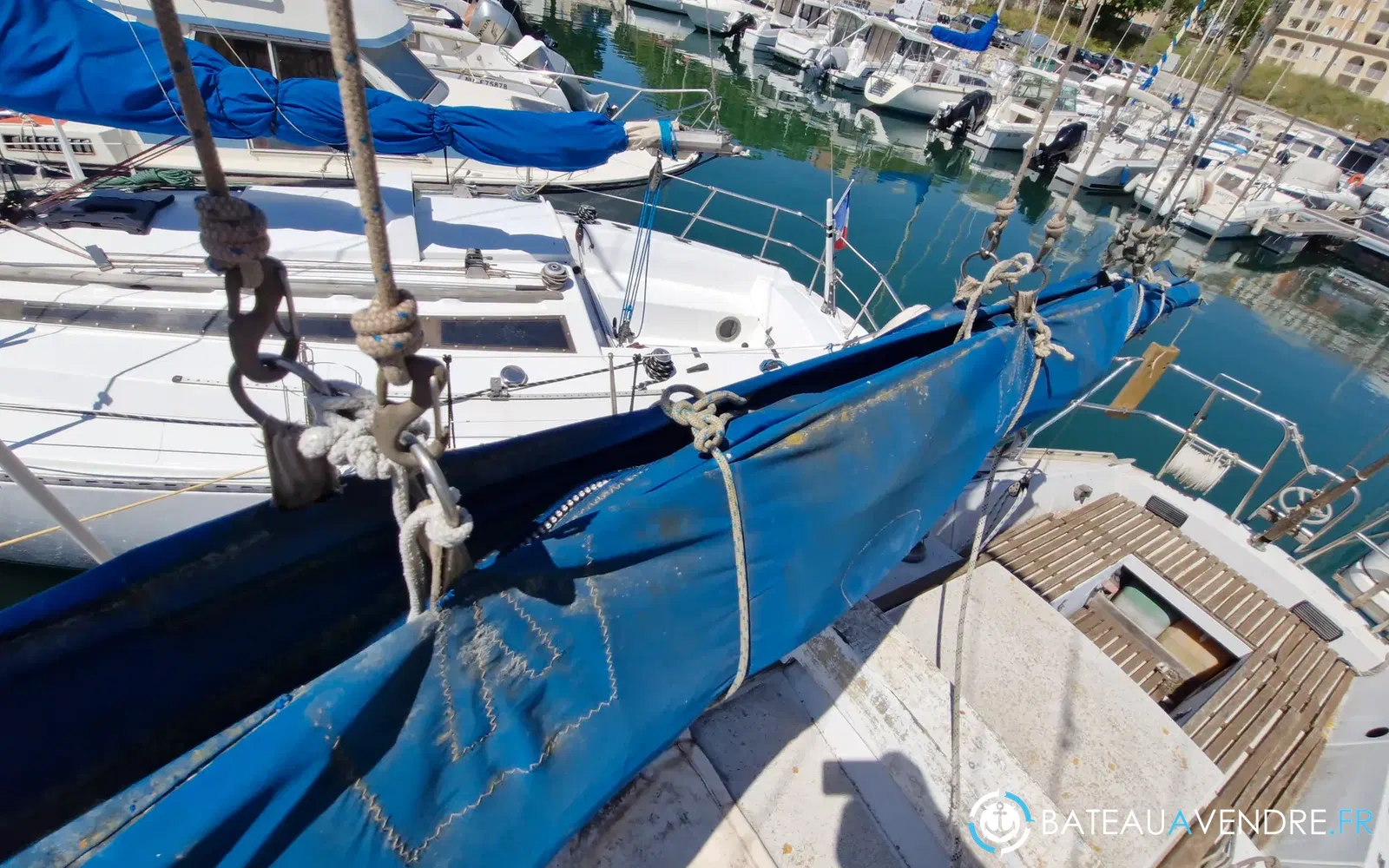 slider 19 Jeanneau Aquila