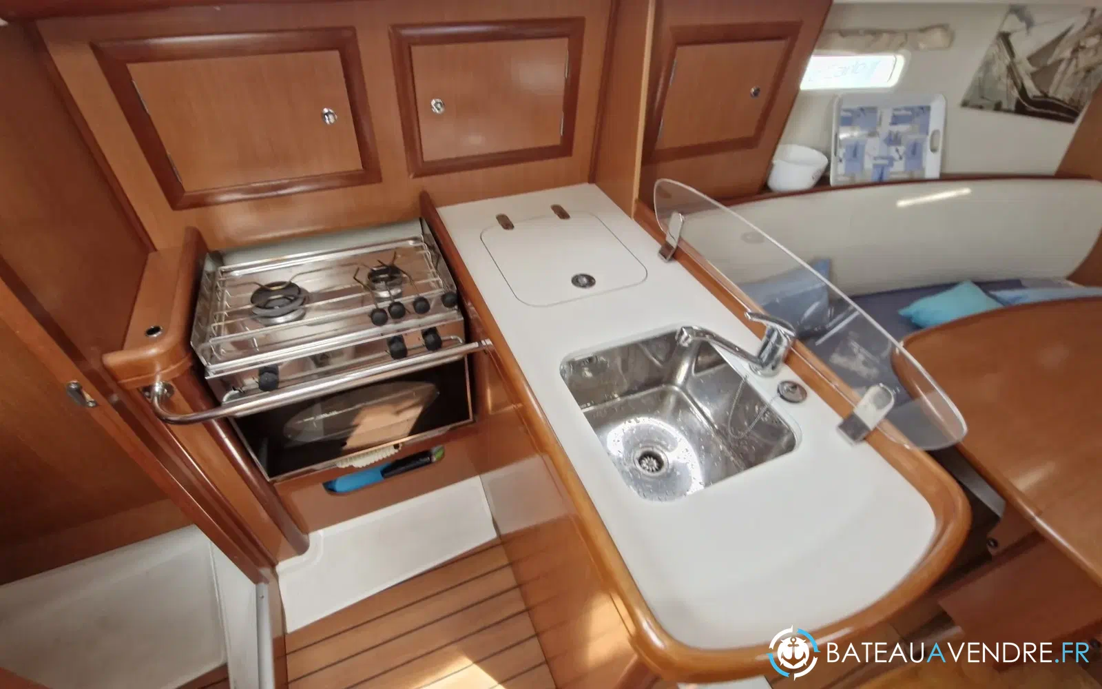 slider 9 Beneteau OCEANIS 323
