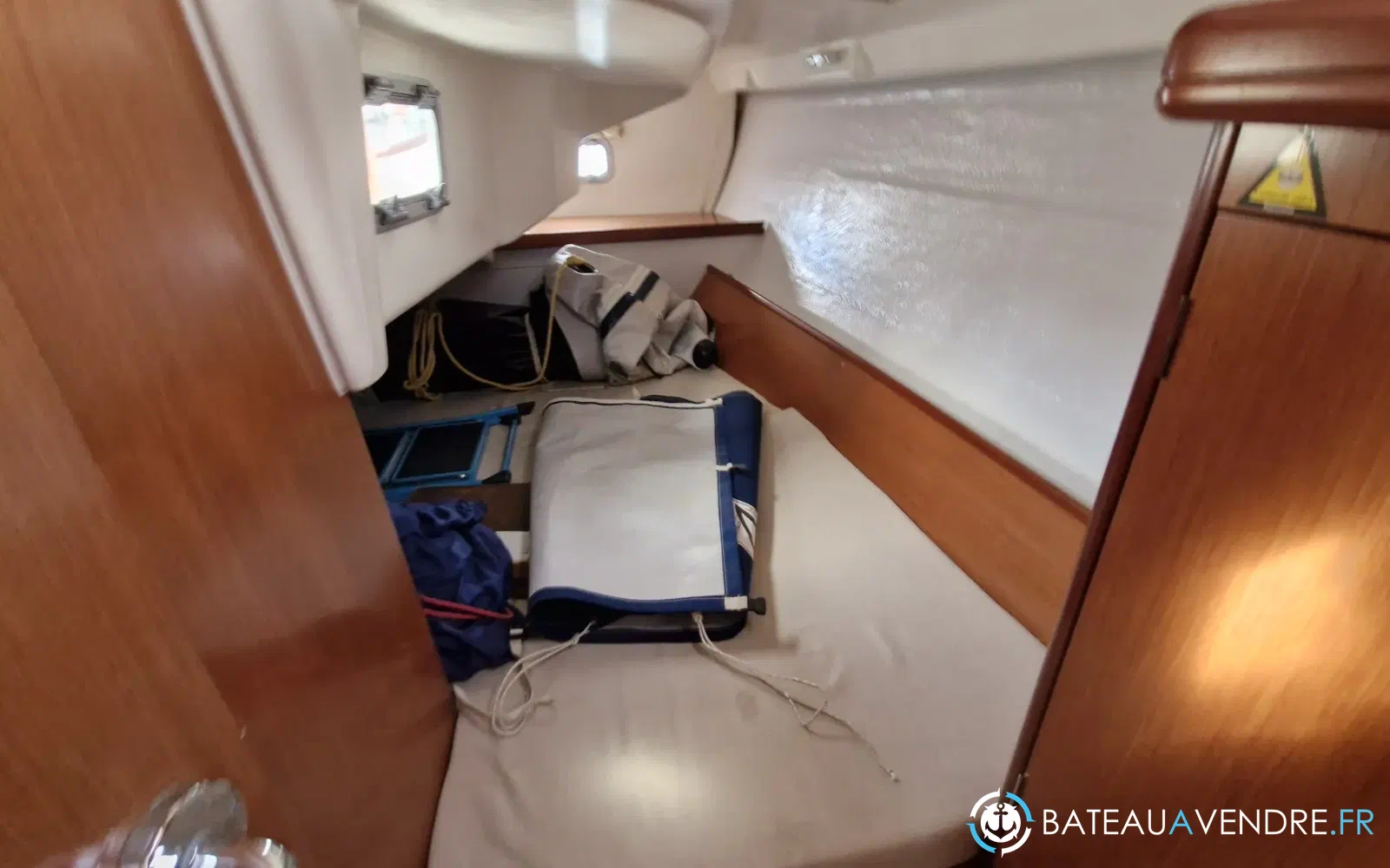 slider 12 Beneteau OCEANIS 323