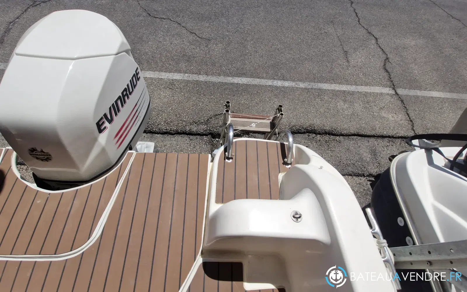 slider 13 Jeanneau Leader 605