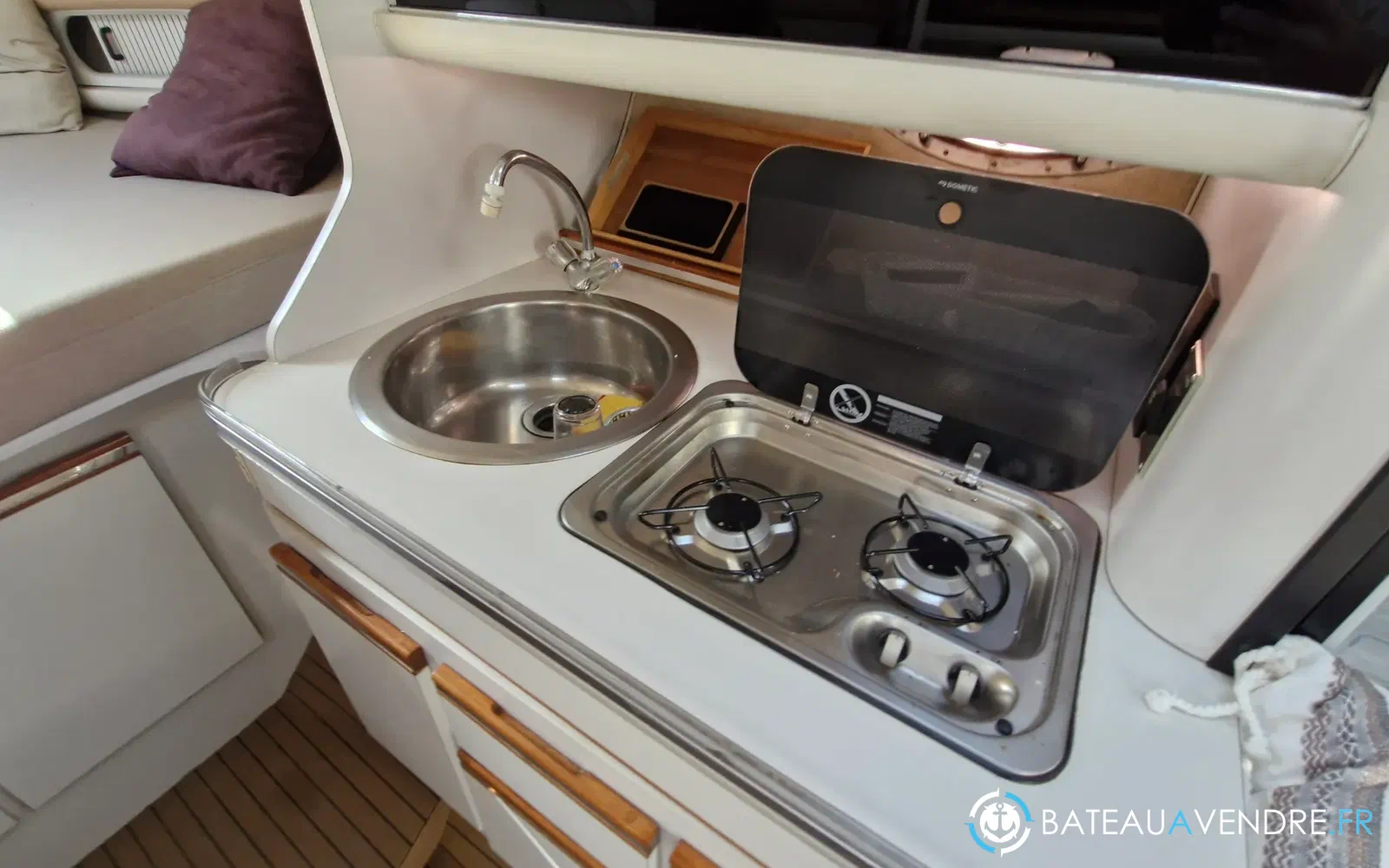 slider 15 Cruisers Yachts 3070 Rogue