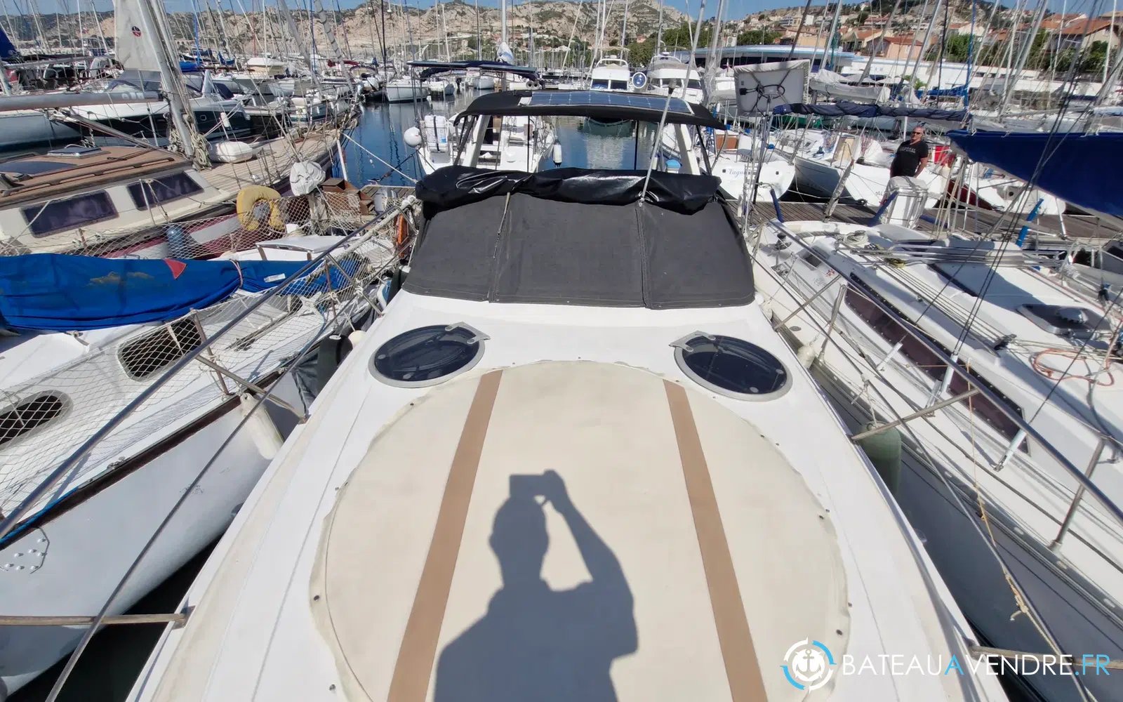 slider 18 Cruisers Yachts 3070 Rogue