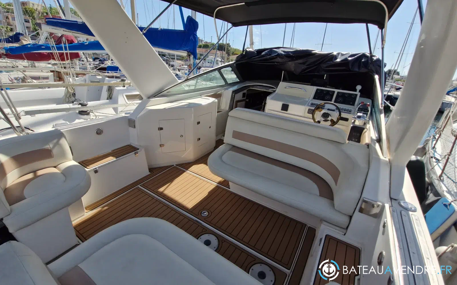 slider 5 Cruisers Yachts 3070 Rogue