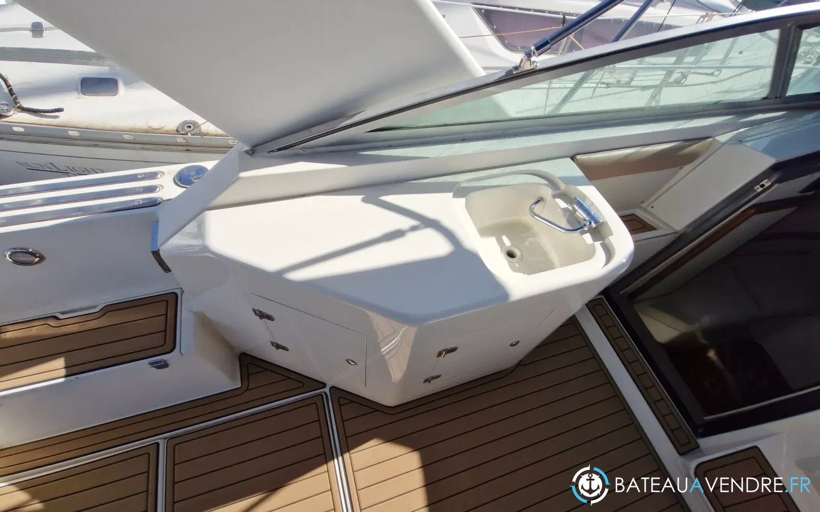 slider 6 Cruisers Yachts 3070 Rogue
