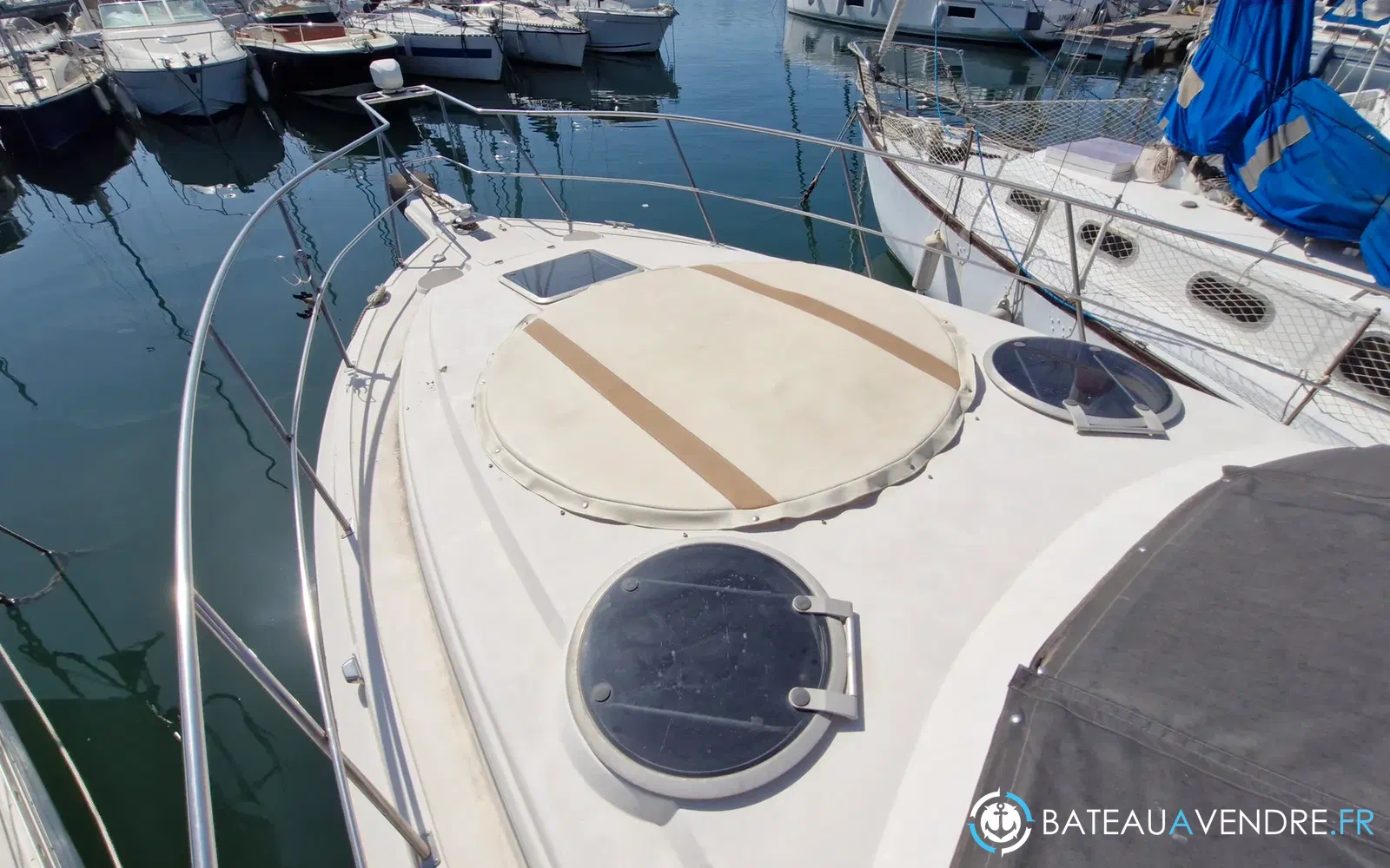 slider 17 Cruisers Yachts 3070 Rogue