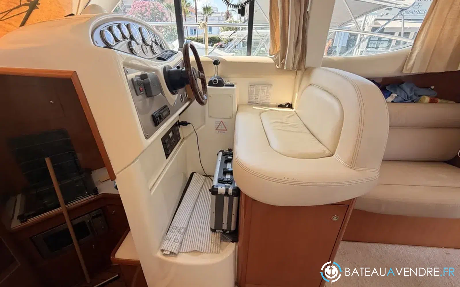 slider 24 Jeanneau Prestige 32