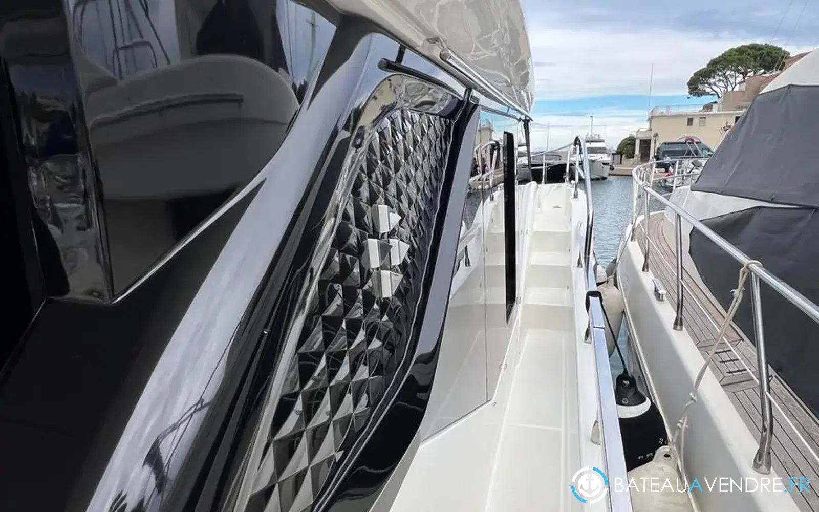 slider 12 Prestige Yachts F4.9