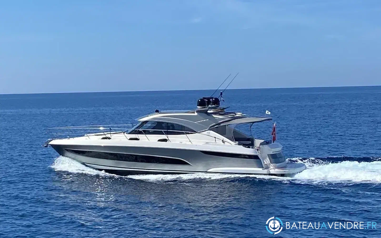 slider 0 Riviera 4800 SPORT YACHT SÉRIE II ÉDITION PLATINE