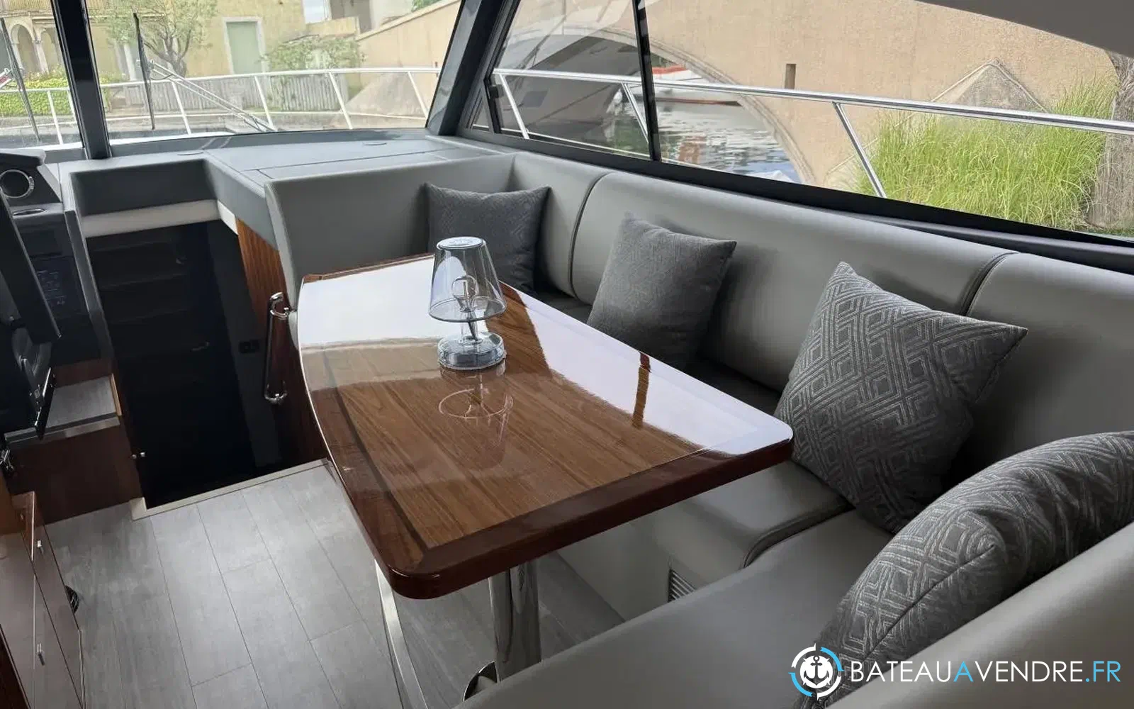 slider 1 Riviera 4800 SPORT YACHT SÉRIE II ÉDITION PLATINE