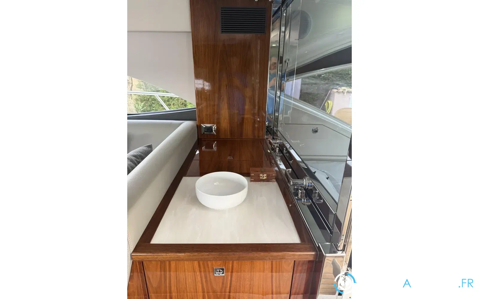 slider 5 Riviera 4800 SPORT YACHT SÉRIE II ÉDITION PLATINE