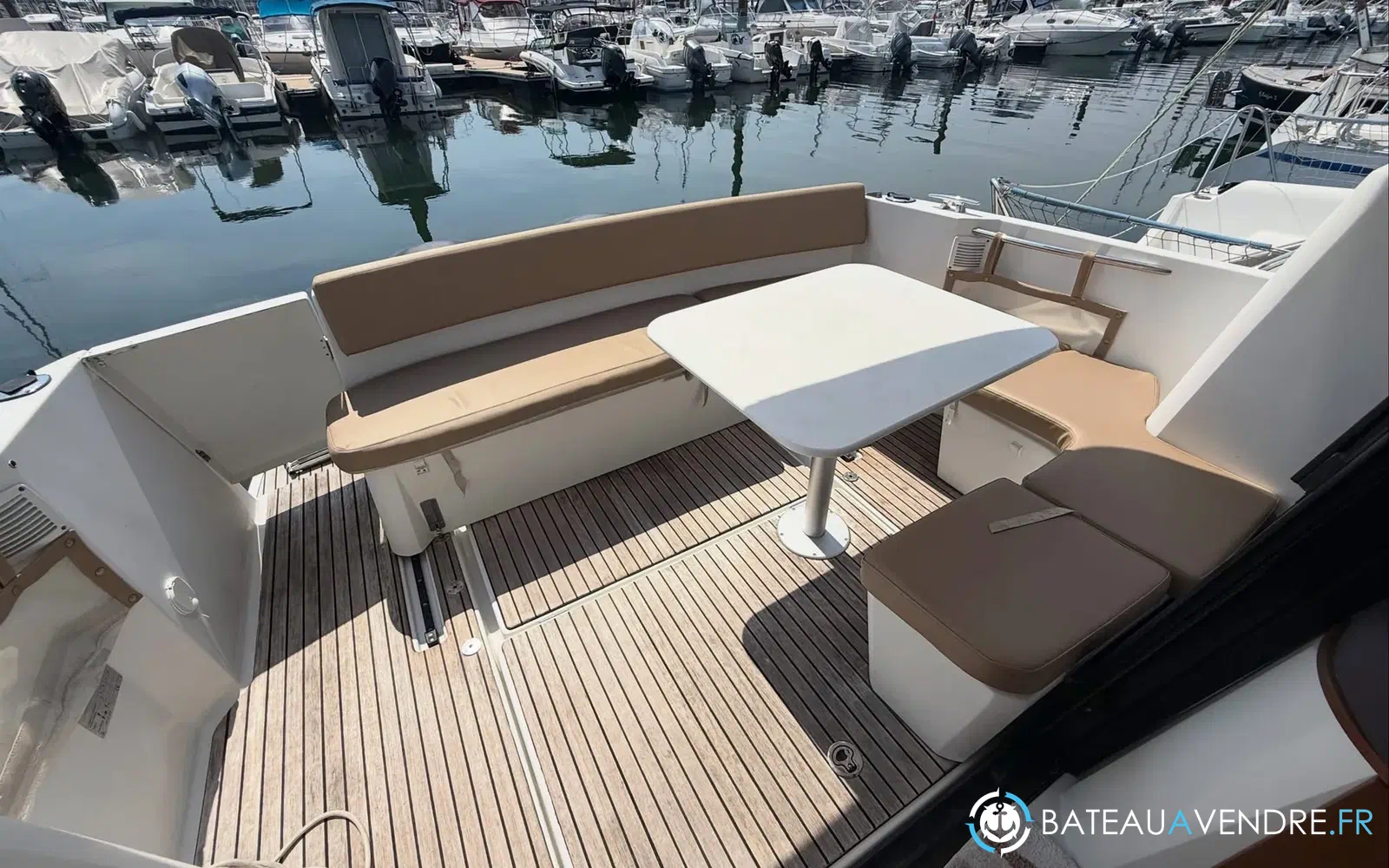 slider 4 Jeanneau Merry Fisher 855