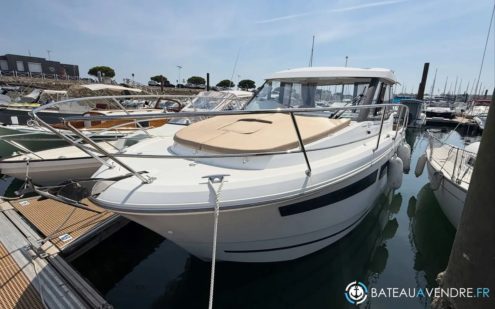 slider 0 Jeanneau Merry Fisher 855