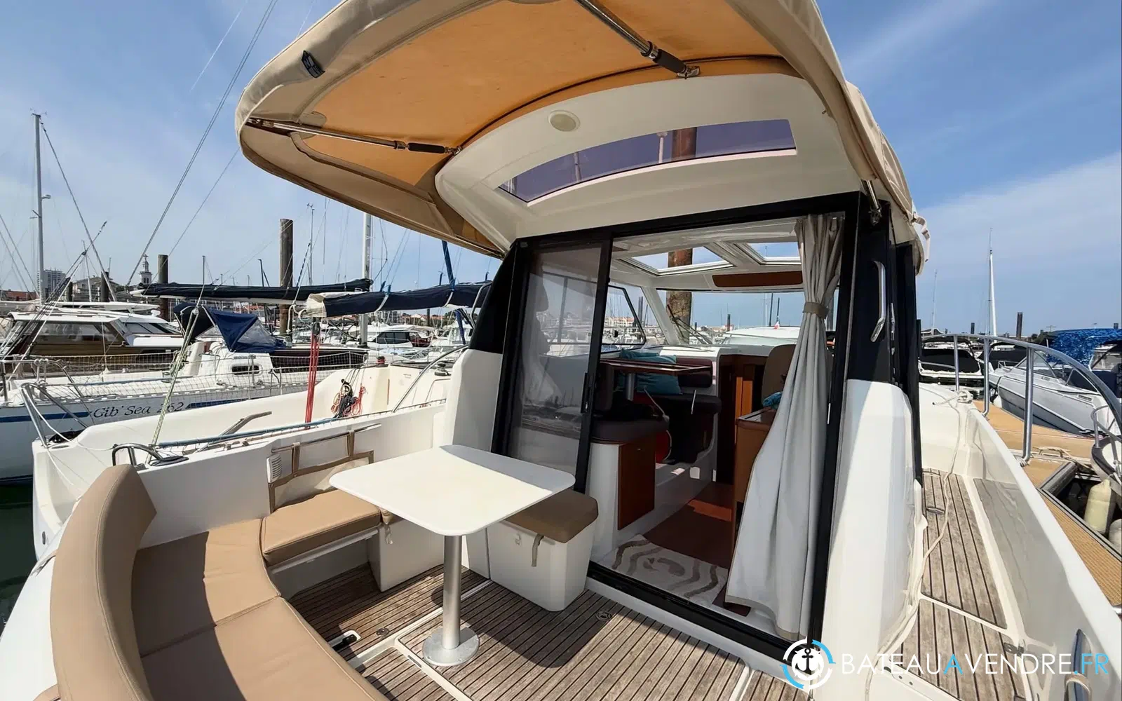 slider 2 Jeanneau Merry Fisher 855