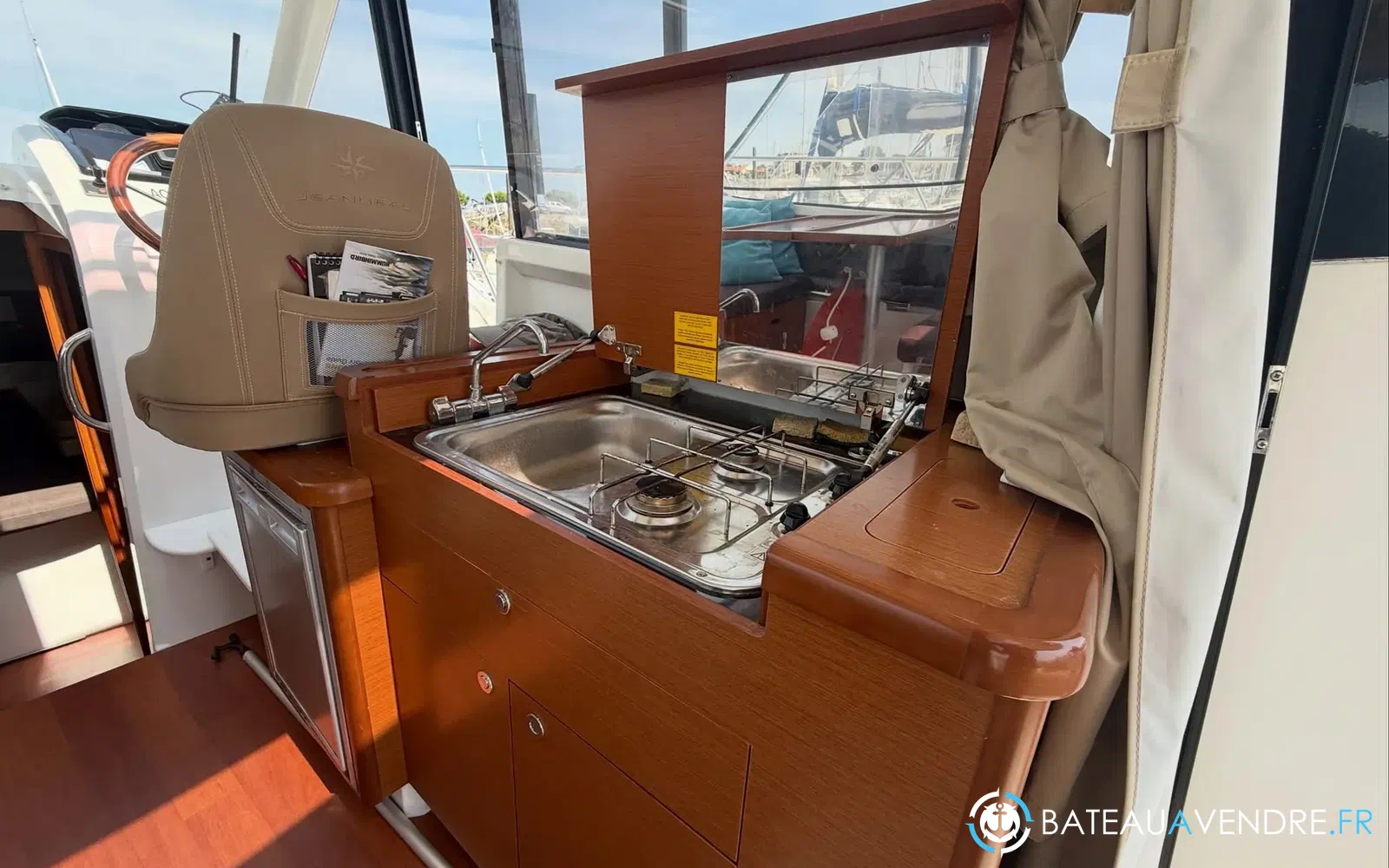 slider 10 Jeanneau Merry Fisher 855