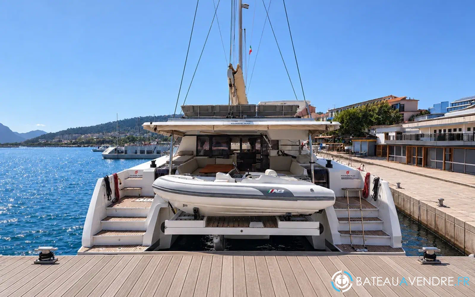 slider 0 Fountaine Pajot Aura 51