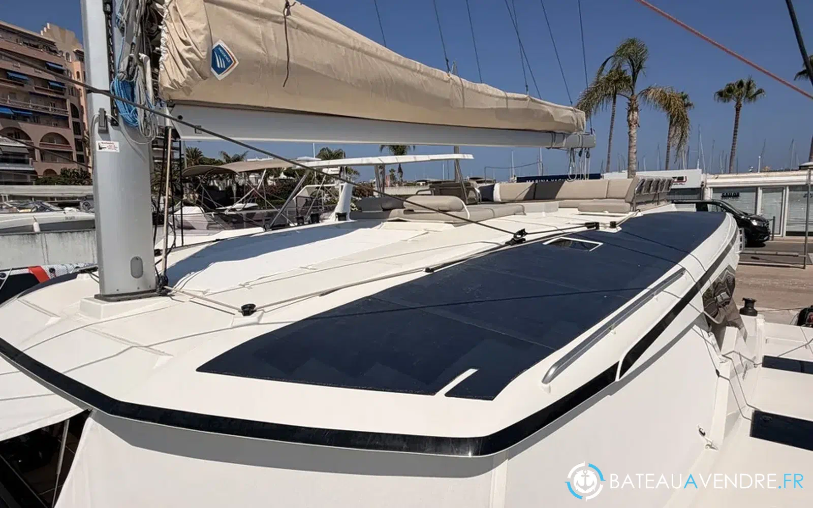 slider 12 Fountaine Pajot Aura 51