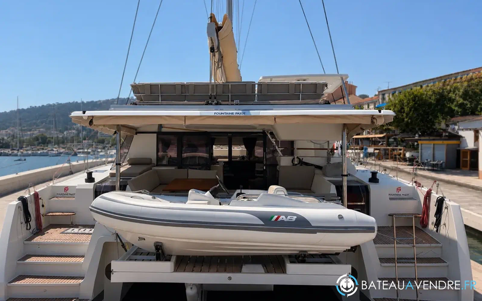 slider 1 Fountaine Pajot Aura 51