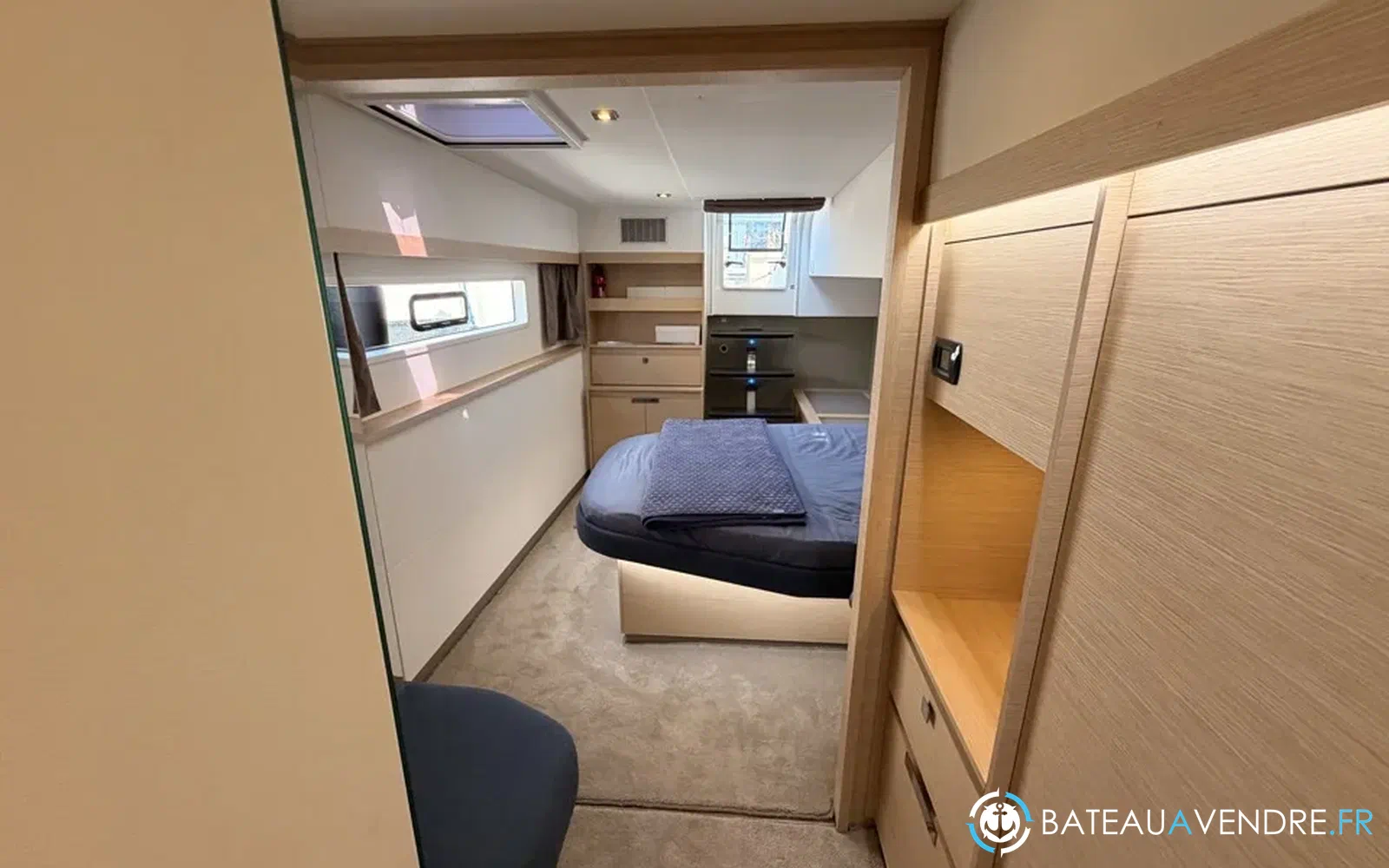 slider 24 Fountaine Pajot Aura 51
