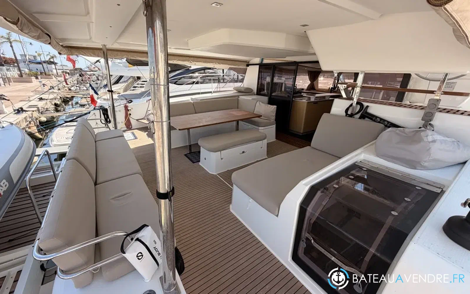 slider 25 Fountaine Pajot Aura 51