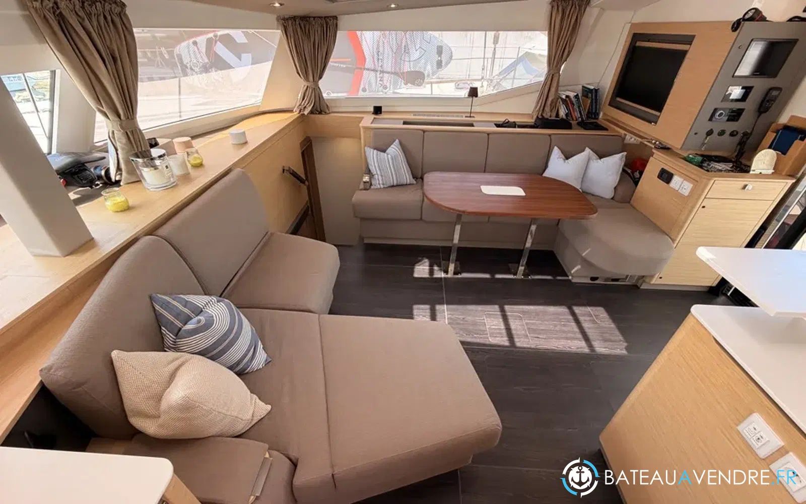 slider 26 Fountaine Pajot Aura 51