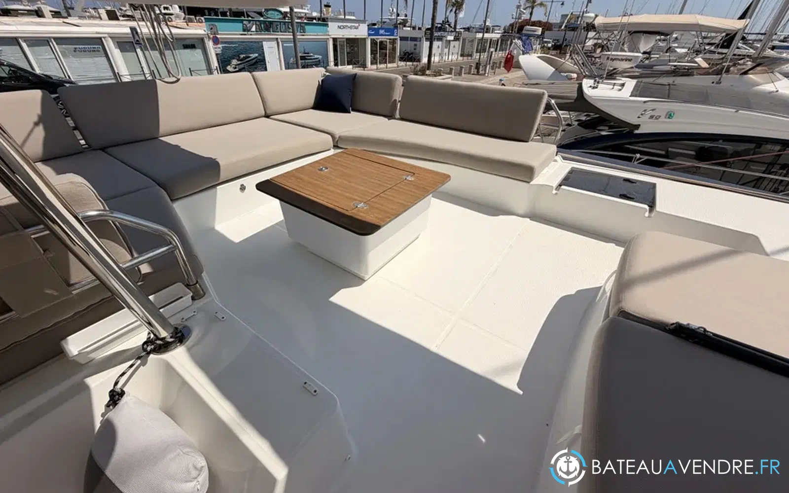 slider 27 Fountaine Pajot Aura 51