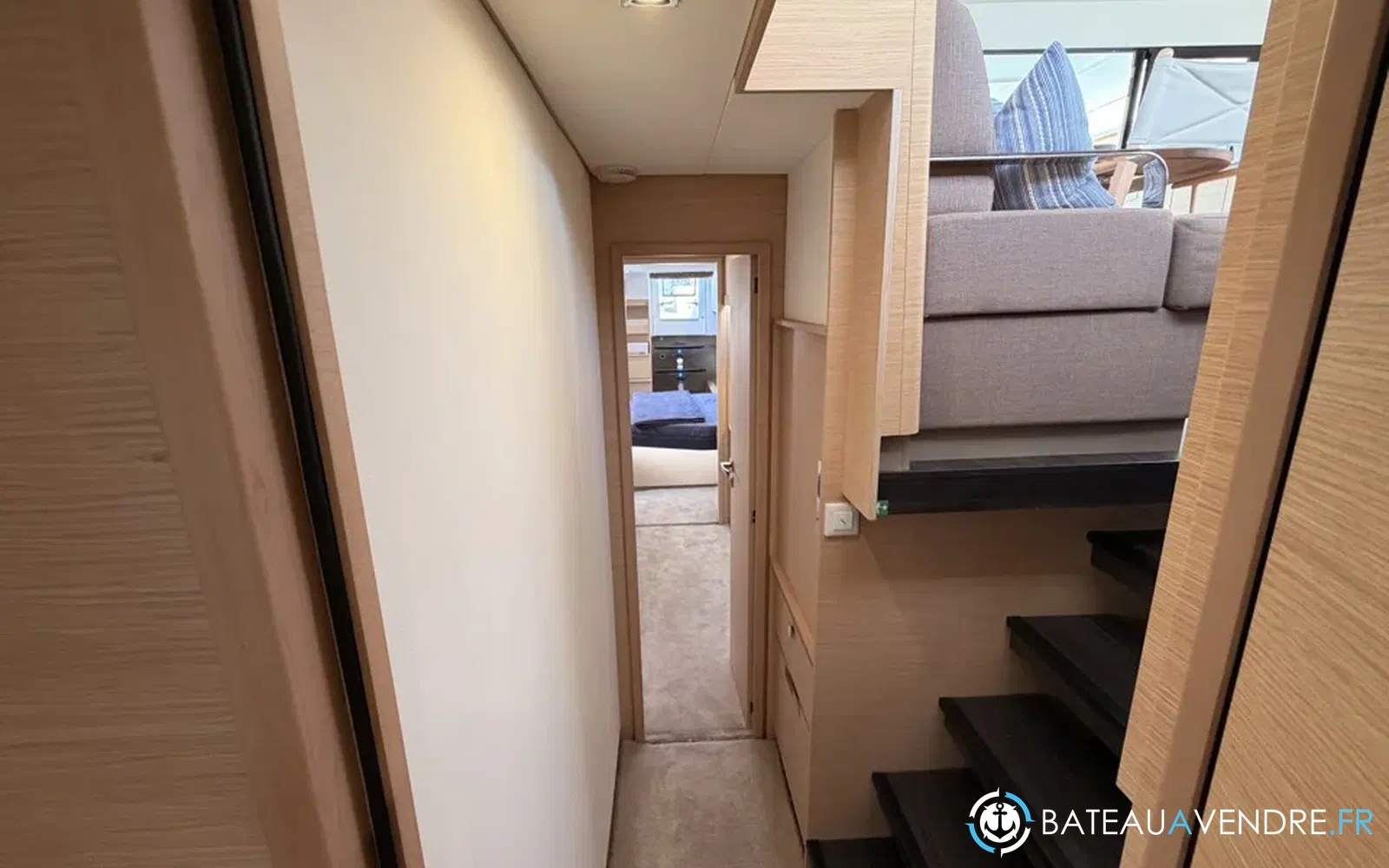 slider 30 Fountaine Pajot Aura 51
