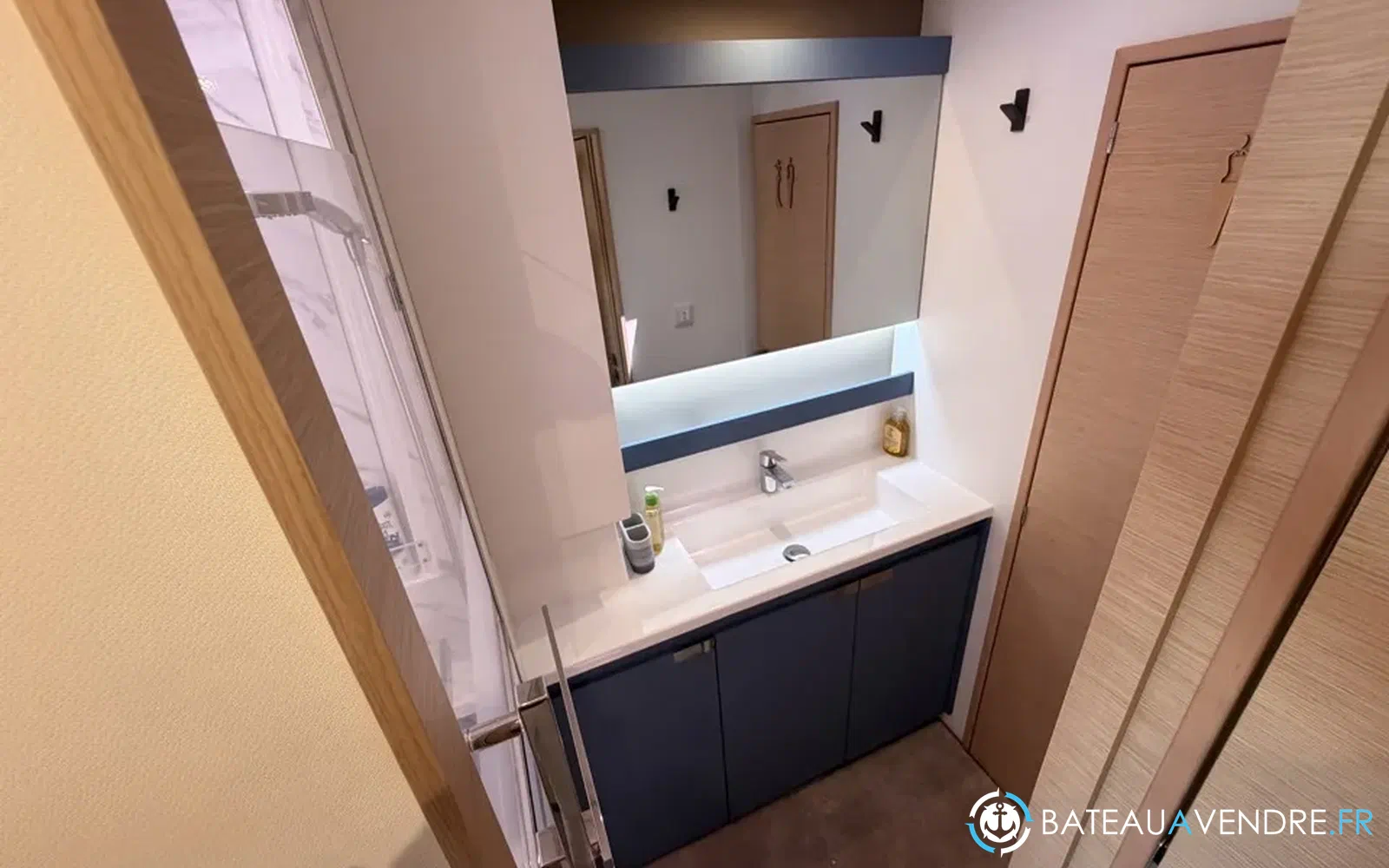 slider 32 Fountaine Pajot Aura 51