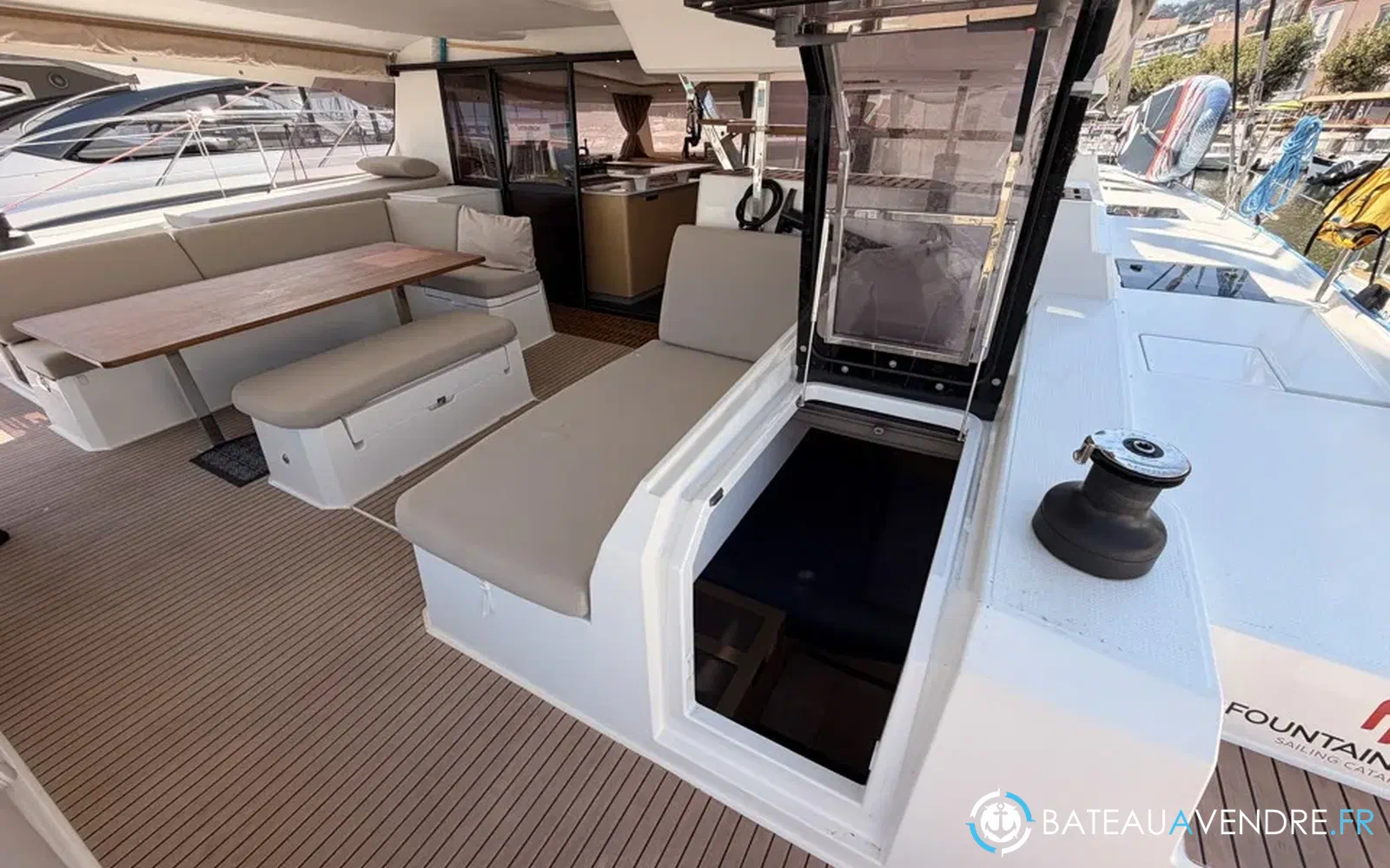 slider 37 Fountaine Pajot Aura 51