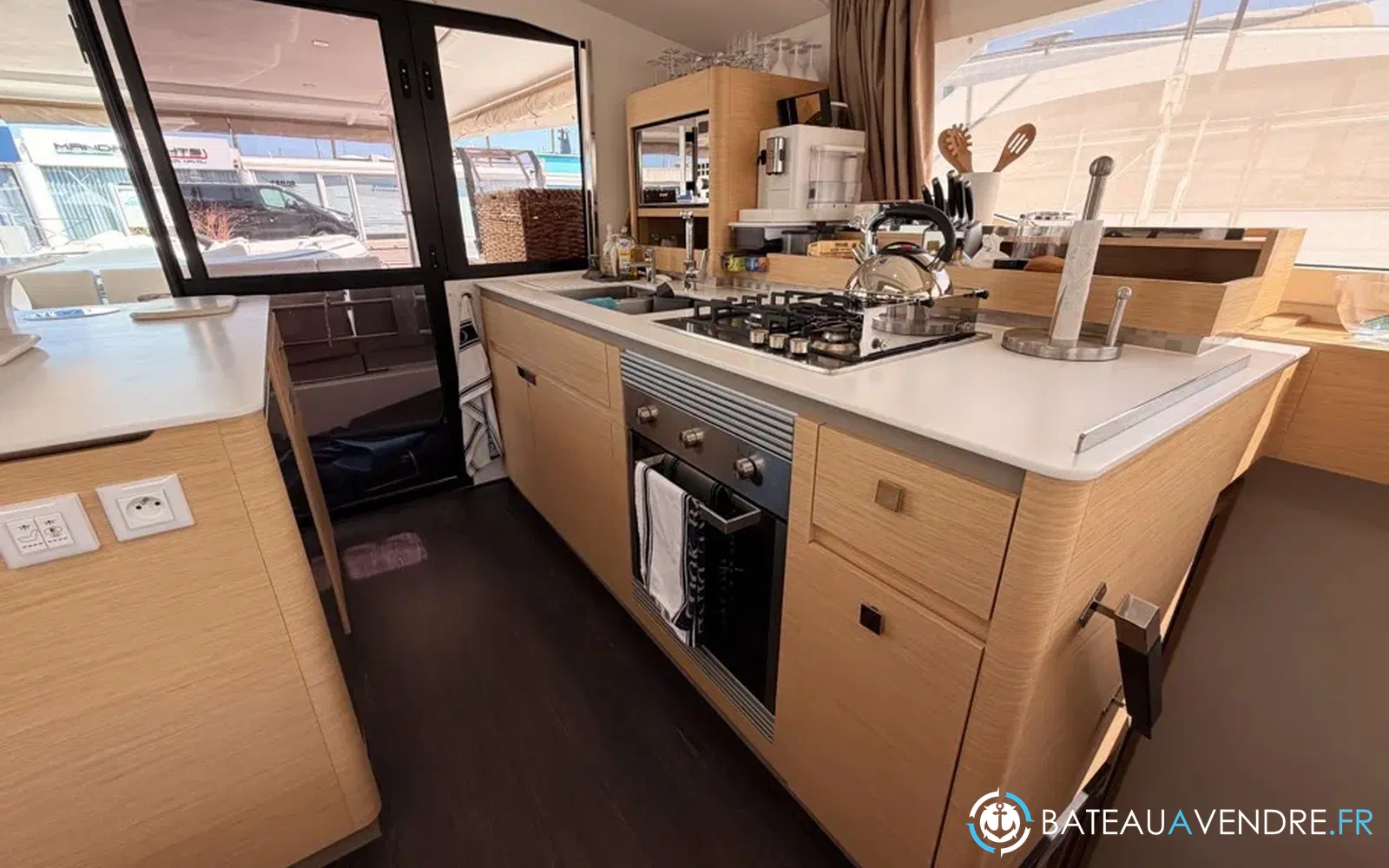 slider 44 Fountaine Pajot Aura 51