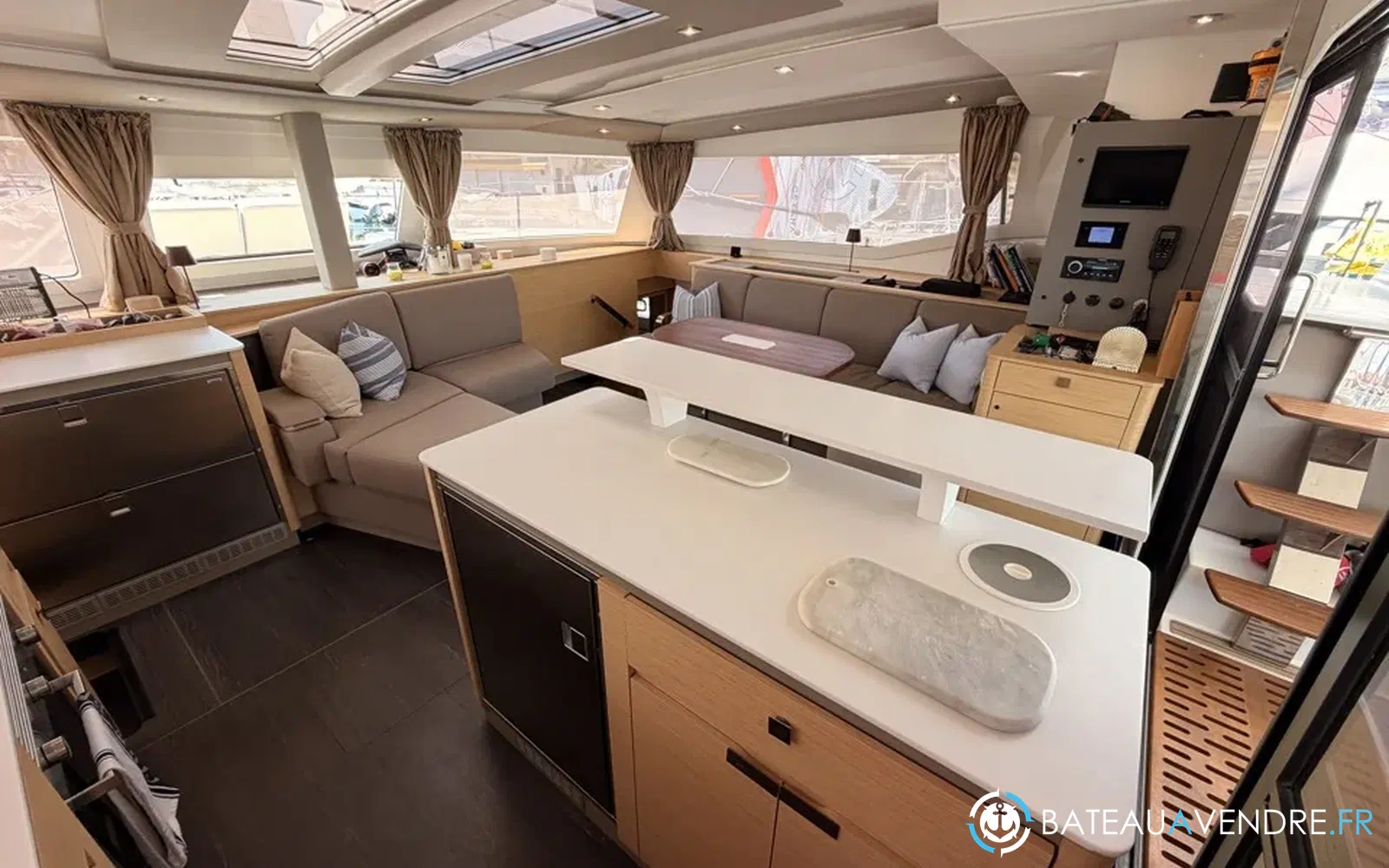 slider 45 Fountaine Pajot Aura 51