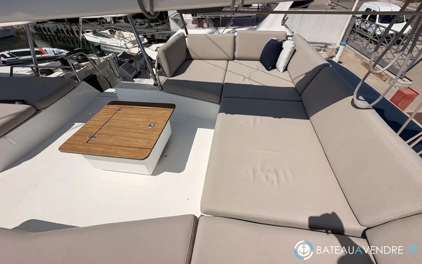 slider 58 Fountaine Pajot Aura 51