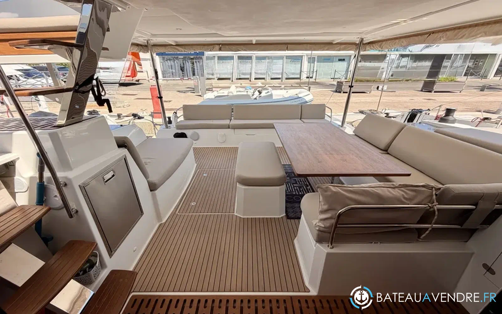 slider 59 Fountaine Pajot Aura 51