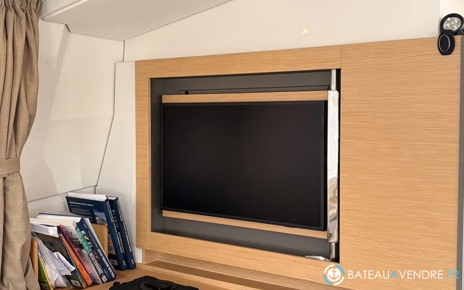 slider 65 Fountaine Pajot Aura 51