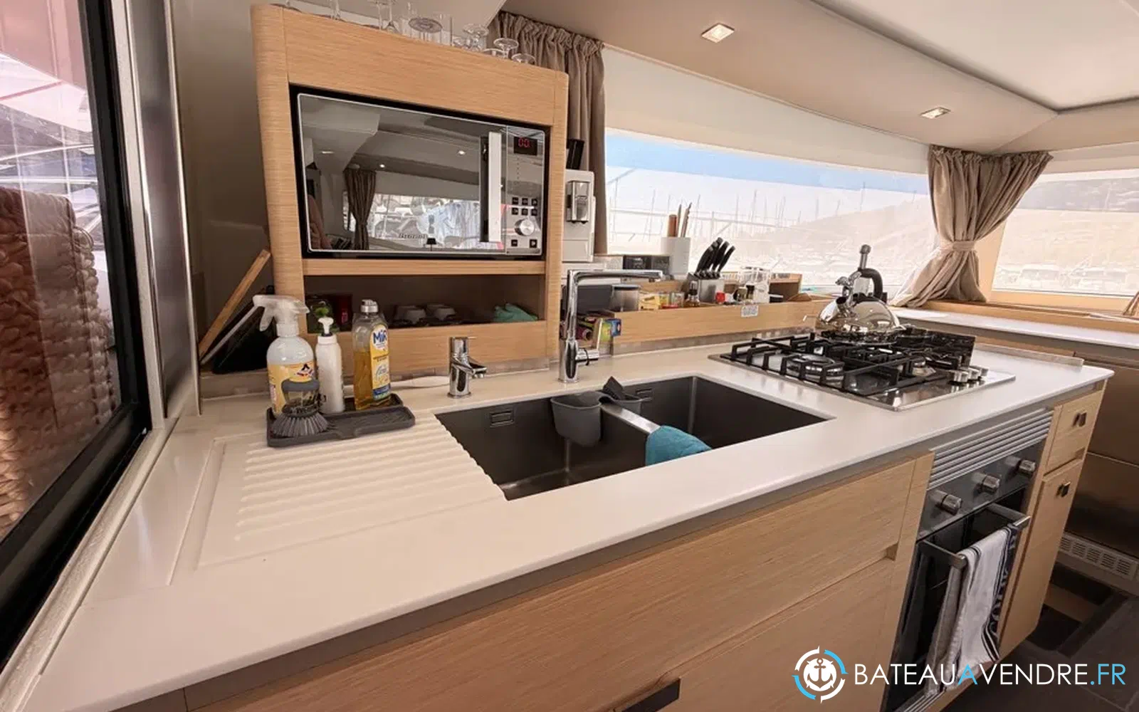 slider 6 Fountaine Pajot Aura 51