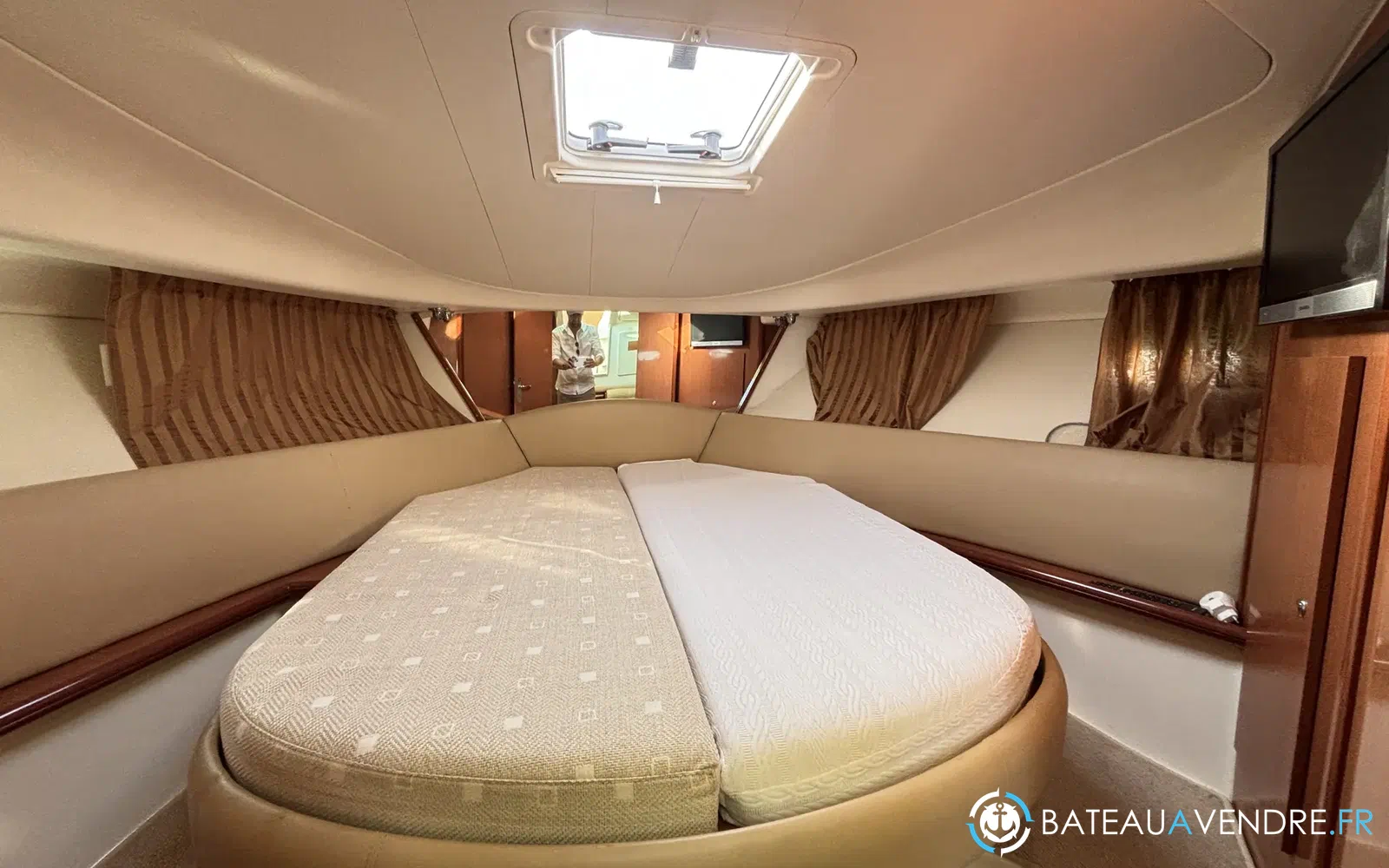 slider 3 Prestige Yachts Prestige 34 hard top