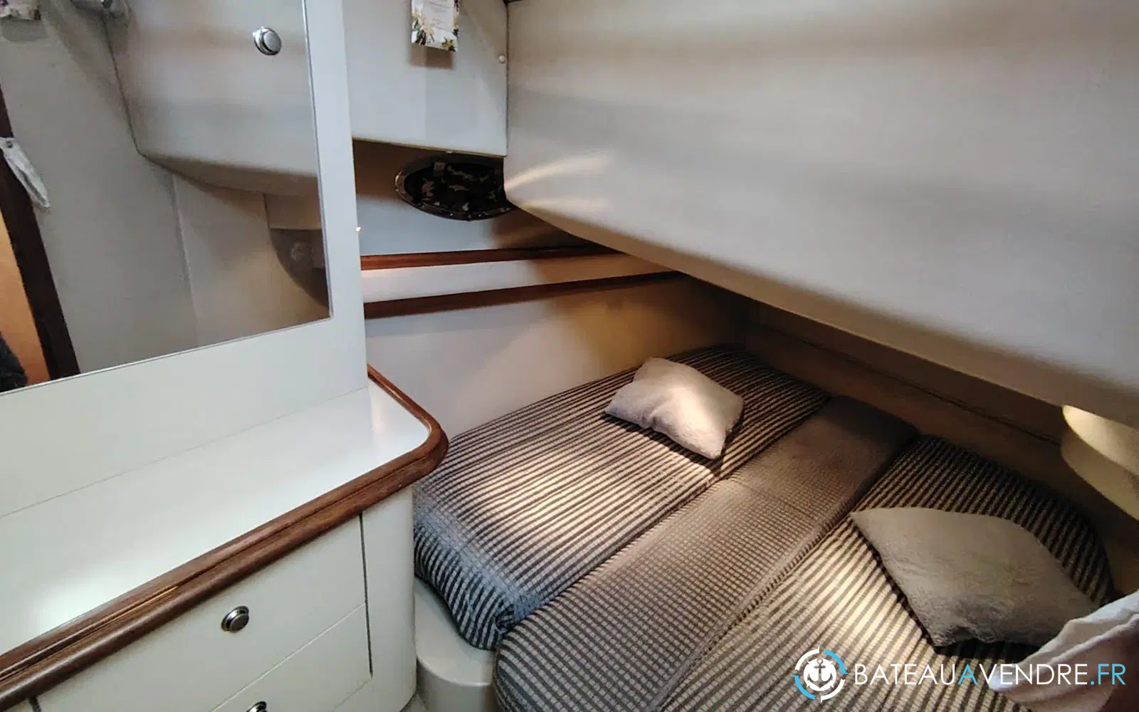 slider 9 Cruisers Yachts 3585 Flybridge