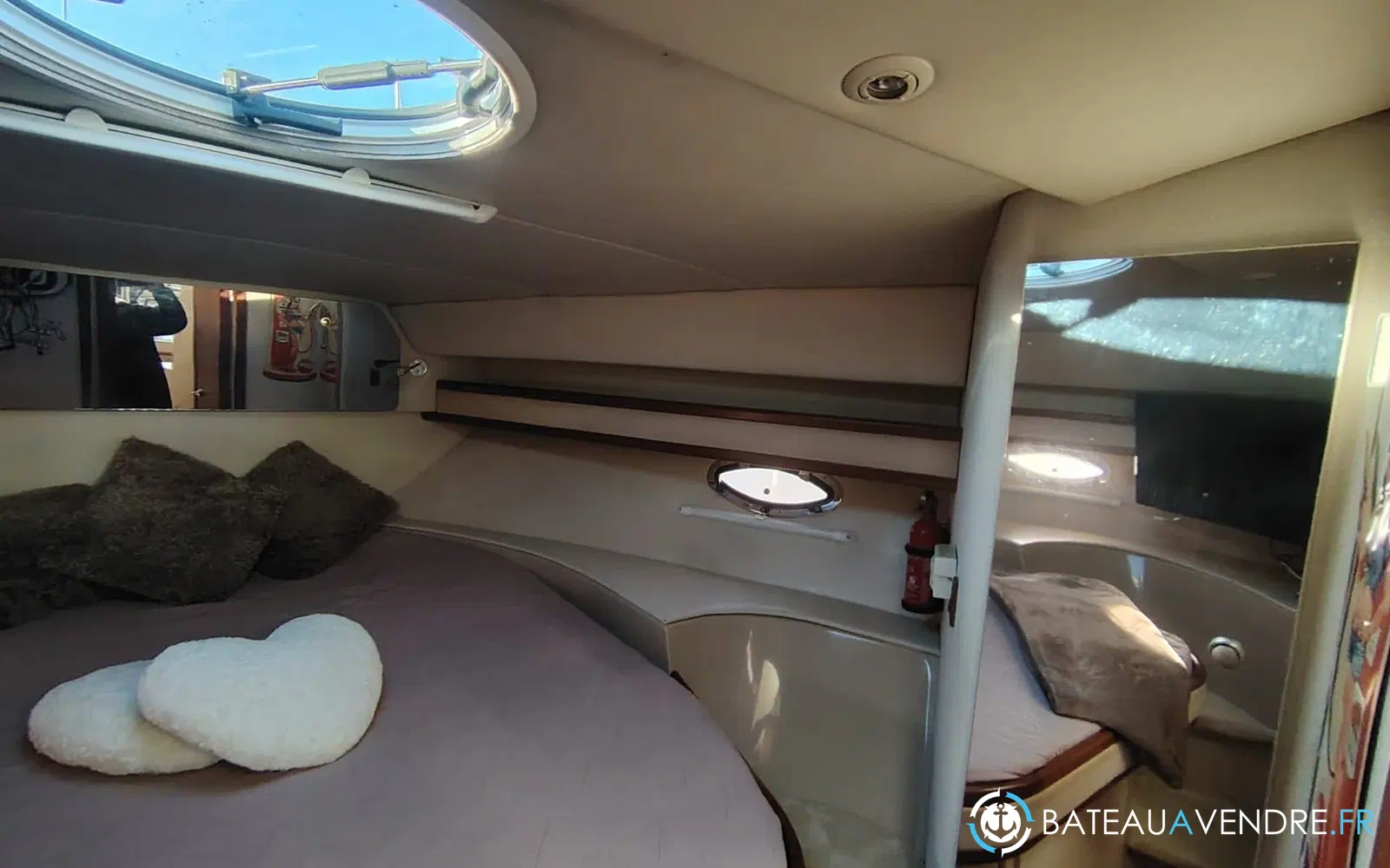 slider 10 Cruisers Yachts 3585 Flybridge