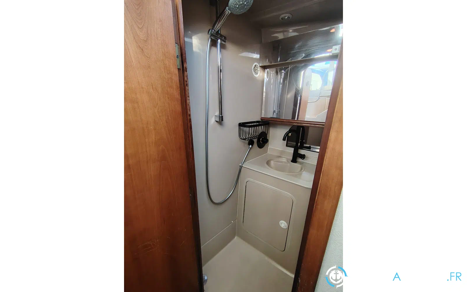 slider 11 Cruisers Yachts 3585 Flybridge