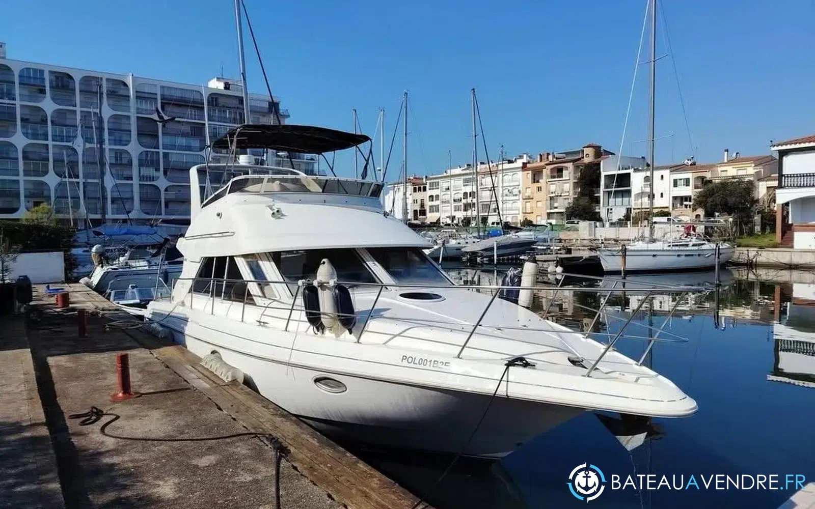 slider 0 Cruisers Yachts 3585 Flybridge
