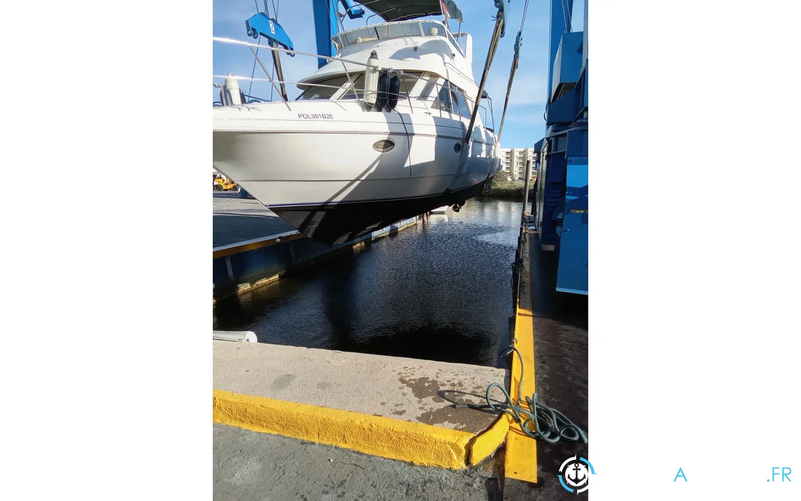 slider 1 Cruisers Yachts 3585 Flybridge