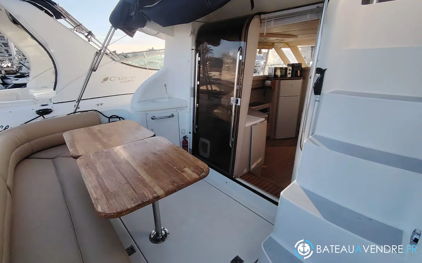 slider 2 Cruisers Yachts 3585 Flybridge