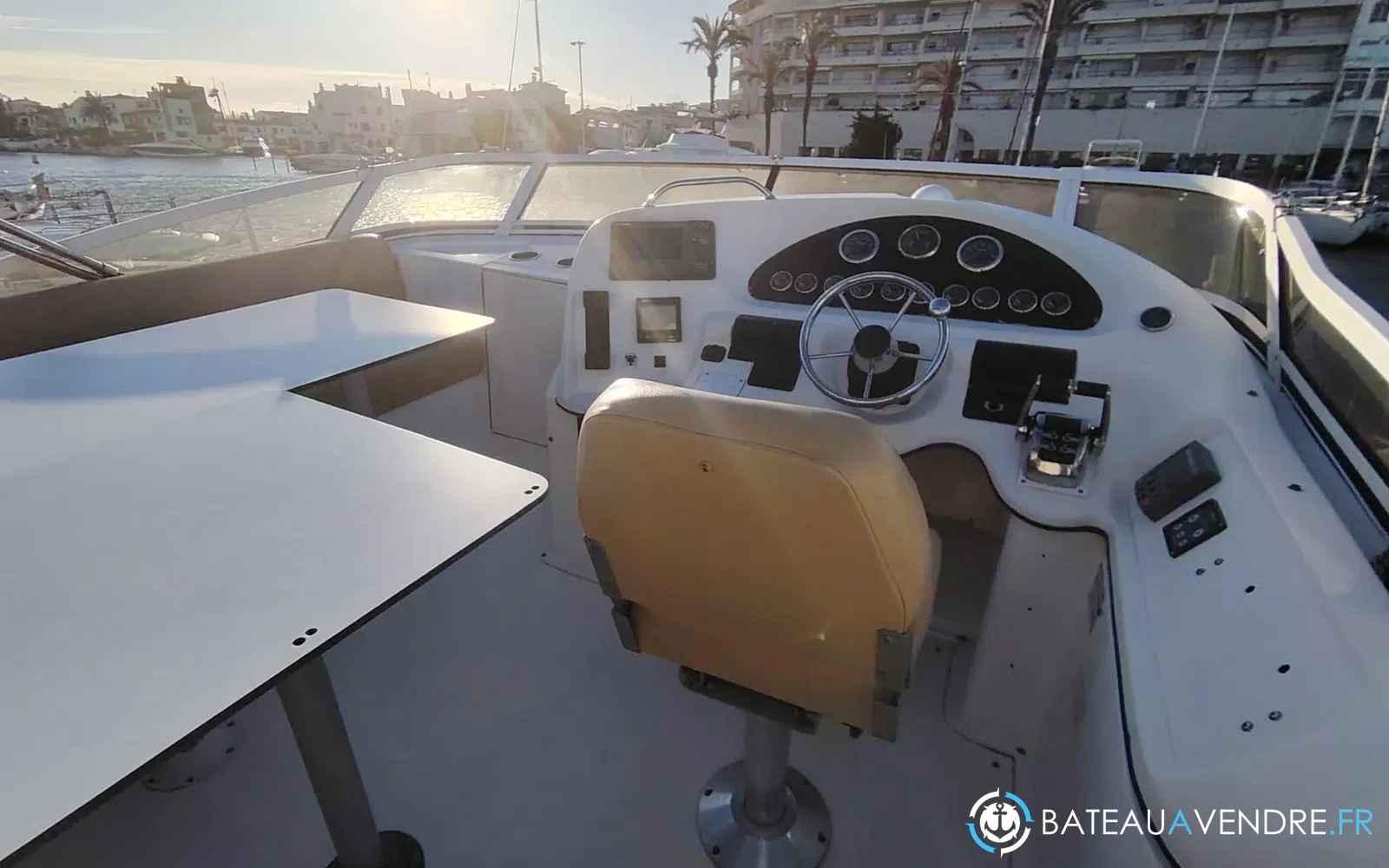 slider 3 Cruisers Yachts 3585 Flybridge