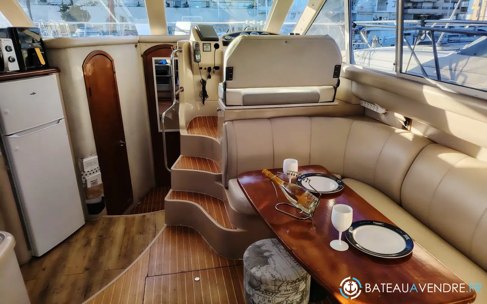 slider 5 Cruisers Yachts 3585 Flybridge