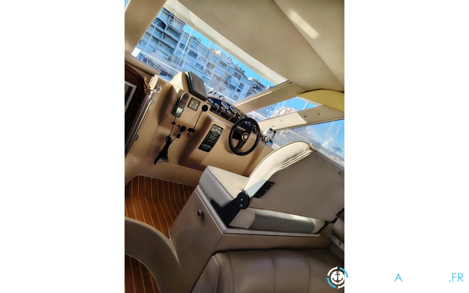 slider 8 Cruisers Yachts 3585 Flybridge