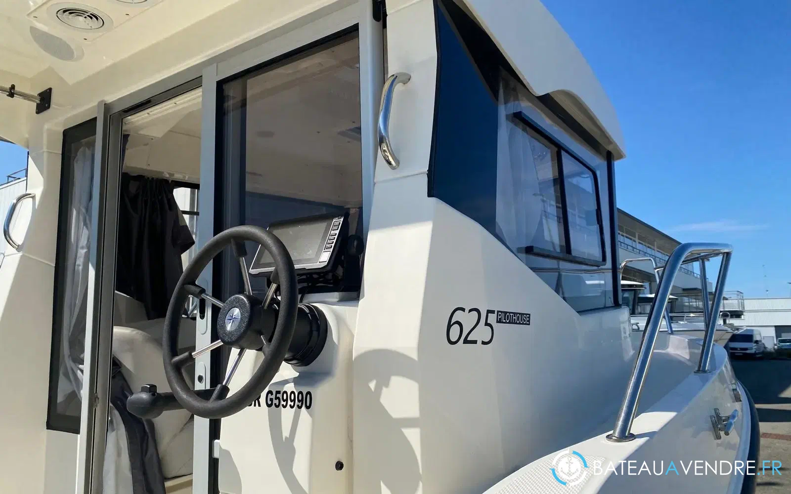 slider 11 Quicksilver 625 pilothouse