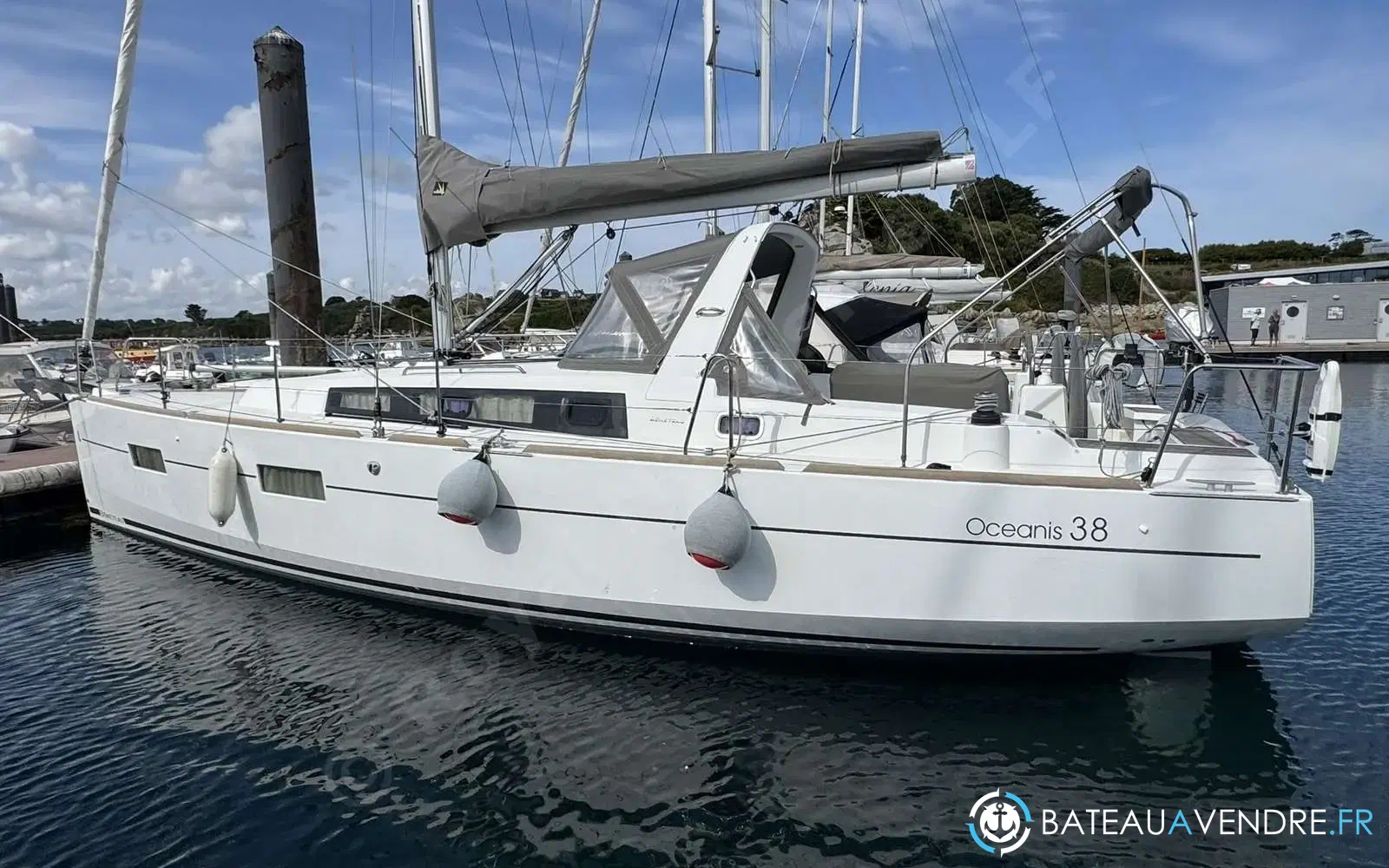 slider 1 Beneteau Oceanis 38