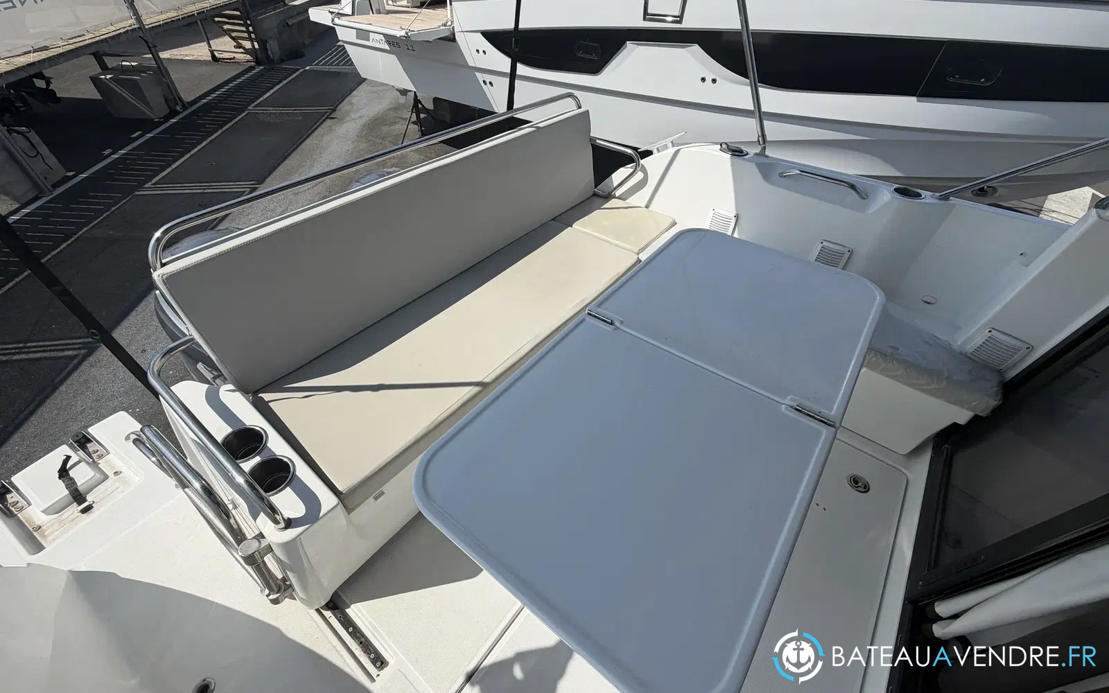 slider 3 Beneteau Antares 9 OB