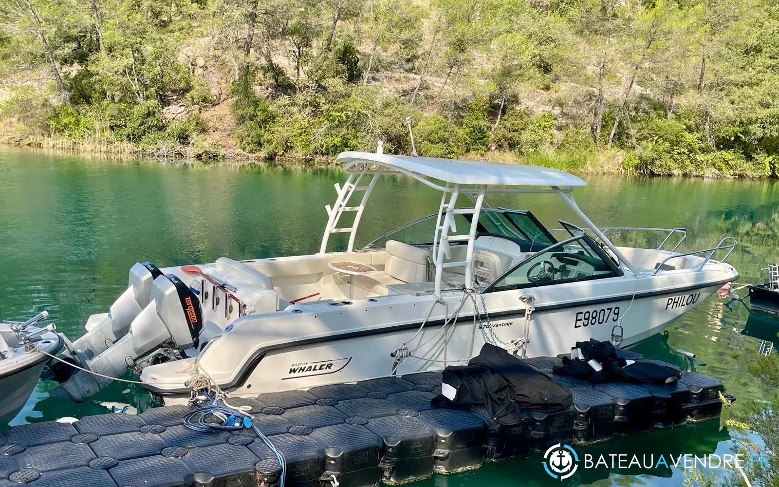 slider 1 Boston Whaler 270 Vantage