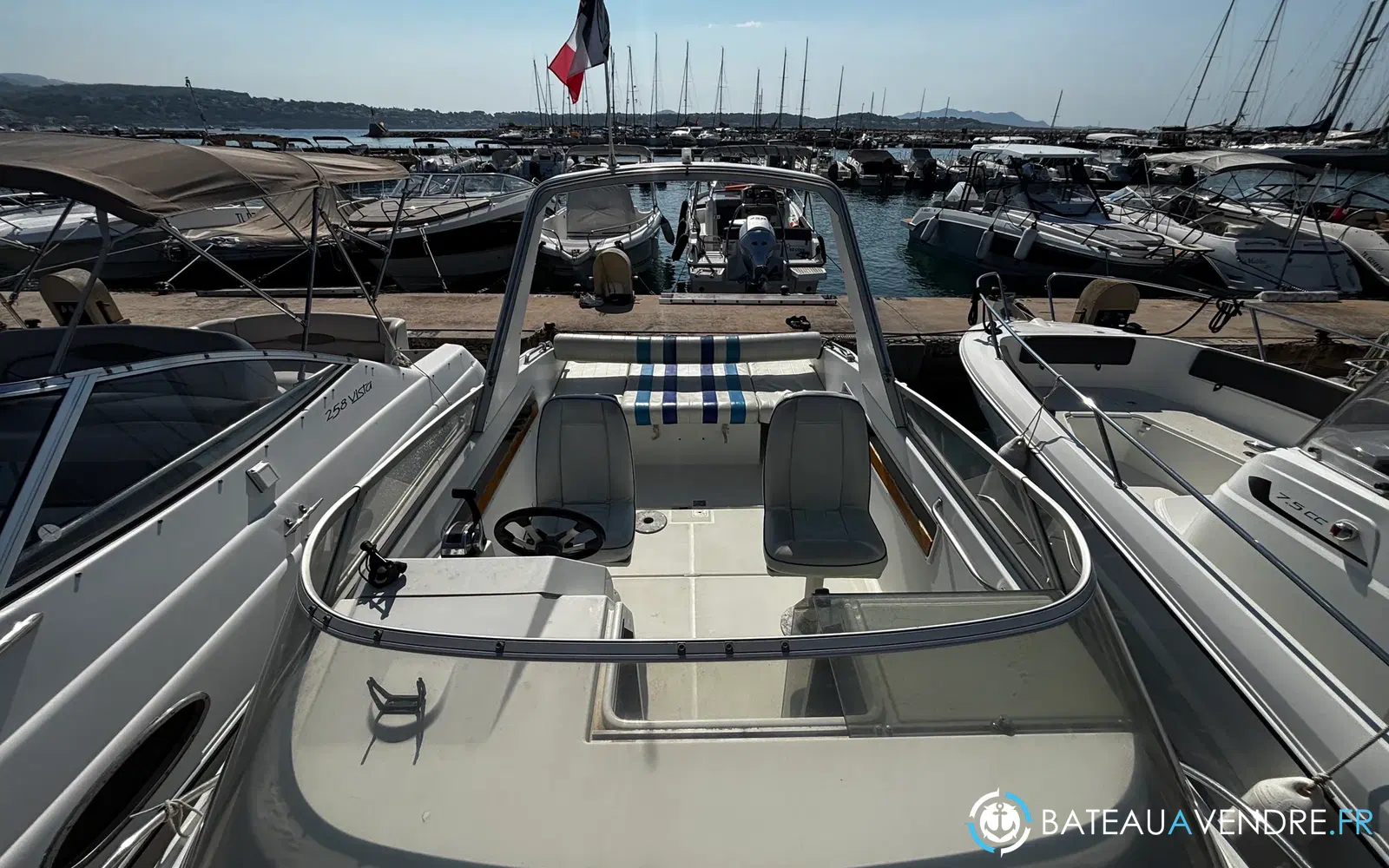 slider 6 Jeanneau Leader 735